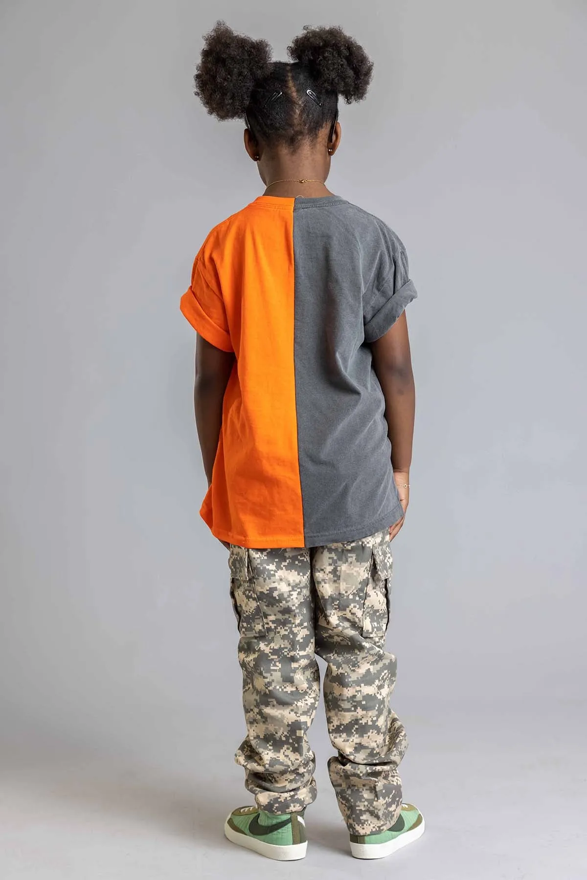 KIDS DARK GREY N ORANGE TWO-TONE SPRAY CNT CROP TEE